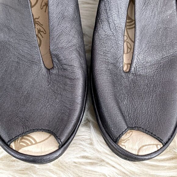 Fly London Yala Black Leather Peep Toe Wedge Sandals Ankle Strap 9-9.5 Boho Emo - Picture 9 of 11